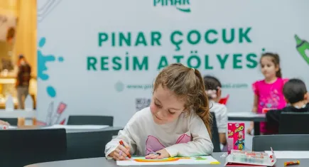 Minik ressamların “çevre dostu yaşam” dünyası İzmir’de sergileniyor
