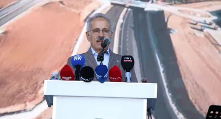Bakan Uraloğlu’ndan Kaman’a mesaj: “Her yol, cevizini ve kültürünü dünyaya taşıyan bir bağdır”