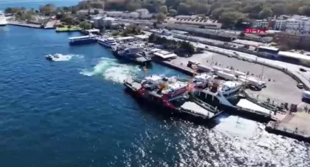 İstanbul’da Harem-Sirkeci seferini yapan arabalı vapur iskeleye çarptı