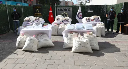 İzmir’de uyuşturucu operasyonunda 5 kişi tutuklandı
