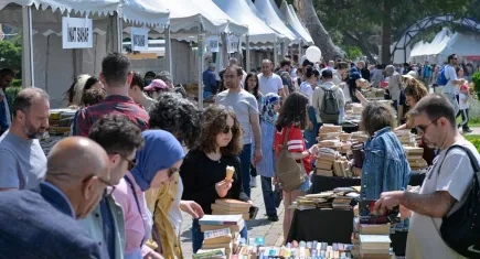 İzmir, Ekim’de edebiyatın başkenti olacak: İZKİTAP ve İzmir Uluslararası Edebiyat Festivali başlıyor
