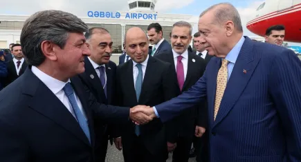 Erdoğan Azerbaycan’da: Türk Devletleri zirvesi için Gebele’de yoğun karşılama
