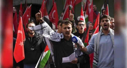 İzmir'de öğrencilerden İsrail'e karşı eylem