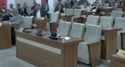 Katı atık ve asfalt tartışması meclisi karıştırdı: Cumhur İttifakı oturumu yarıda bıraktı