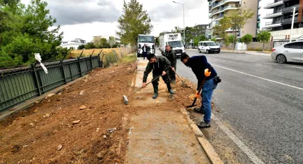 Bornova’da okullar bölgesinde yol düzenleme çalışması