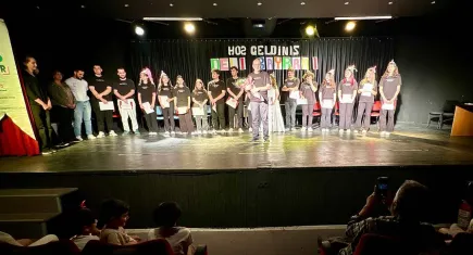 Genç İzmir’den tiyatroseverlere müjde: Deli Bayramı yeniden izleyiciyle buluşuyor