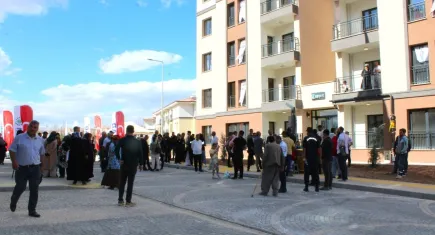 Malatya’da 1130 depremzede yeni evlerine kavuştu! Vali Yavuz’dan duygusal mesaj