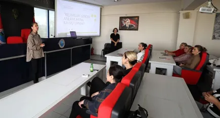Menderes Belediyesi personeline işaret dili eğitimi