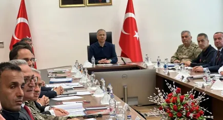 İçişleri Bakanı Ali Yerlikaya Hakkari’de sınır güvenliği toplantısı’na katıldı