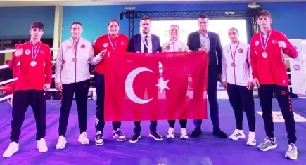 Çekya’da tarihi başarı! U19 Milli boksörlerimiz Avrupa’da üçüncü oldu