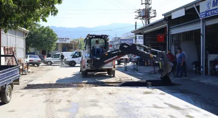Efes Selçuk’ta yol ve altyapı çalışmaları hız kesmeden sürüyor