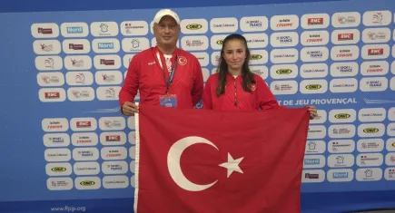 15 yaşındaki Yağmur Tosun’dan dünya üçüncülüğü! Fransa’da Türkiye’ye gurur yaşattı