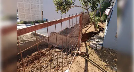 İnşaat alanında toprak kaydı, bitişikteki bina tahliye edildi