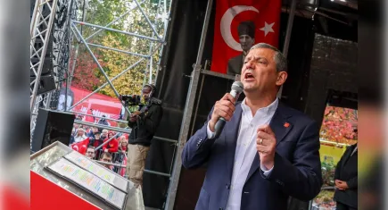 Özel, Brüksel'de destekçileriyle bir araya geldi