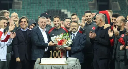 Hakan Çalhanoğlu'na pasta kesildi