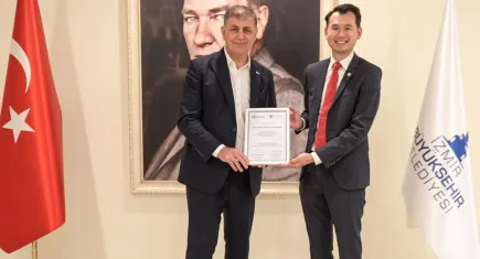 DSÖ’den İzmir’e ‘Yaşlı Dostu Şehir’ sertifikası