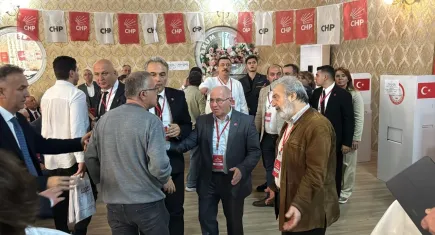 CHP Samsun kongresinde baba-oğul krizi! Mevcut başkan yeniden seçildi