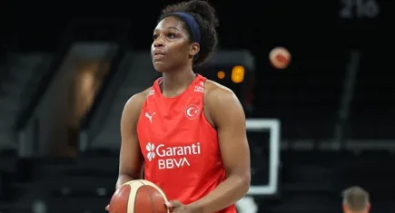 Fenerbahçe Opet’te pota altına dev takviye! WNBA yıldızı McCowan resmen açıklandı!
