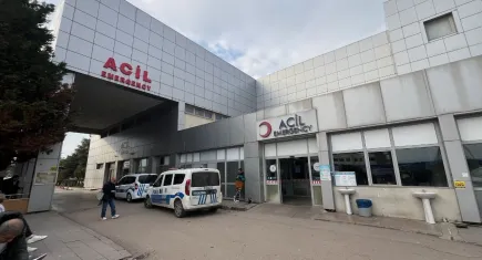 Kocaeli’de dehşet: Dini nikahlı eşini boğazından bıçakladı, kaçarken market önünde yere düştü
