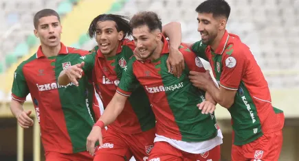 Karşıyaka çift kulvarda zirvede