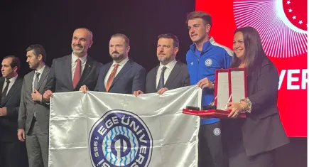 Ege Üniversitesi Futbol Takımı’na TÜSF’den bronz madalya 