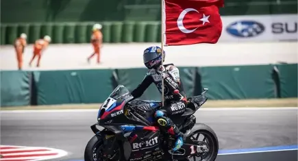 Toprak Razgatlıoğlu yurda döndü