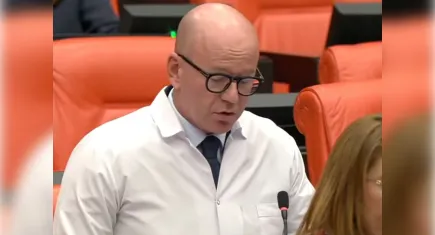 CHP’li Milletvekilleri TBMM’de yolsuzluğu sembol eylemlerle gündeme taşıdı