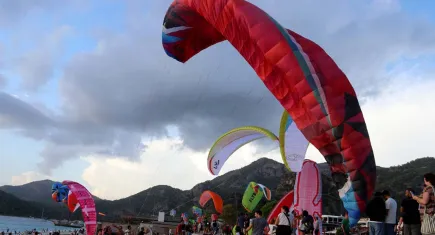 Fethiye’de 25. Uluslararası Ölüdeniz Hava Oyunları Festivali Başladı