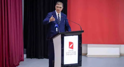 Başkan Tugay Sosyal İnovasyon ve Veri Analitiği Kongresi'nde konuştu