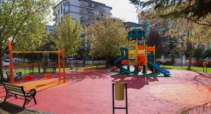Buca’da park ve refüjlerde hummalı çalışma