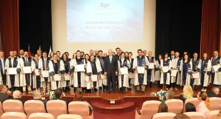Ege Üniversitesinde başarı ve gurur günü: Başarılı akademisyenlere belgeleri takdim edildi