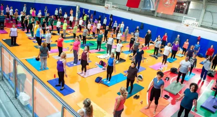 Karşıyaka’da sabah sporu salonlara taşındı