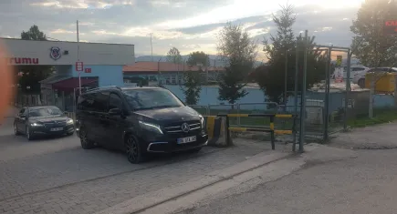 Özgür Özel, Düzce’de tutuklu İBB Medya Başkanı Pınar Türker’i ziyaret etti
