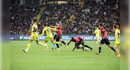 Fenerbahçe, Gaziantep FK’yı 4-0 Mağlup Etti