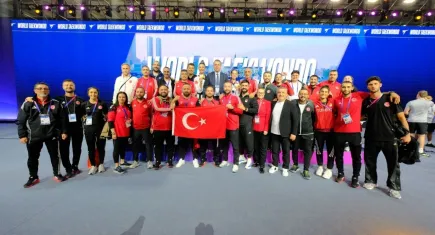 Tarihi çifte zafer! Tekvandoda Emine Göğebakan ve Nafia Kuş Aydın dünya şampiyonu!