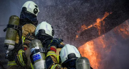 İzmir’in yeni itfaiyecileri göreve hazırlanıyor