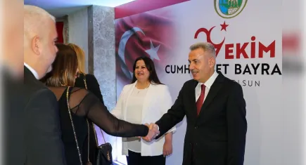 İzmir’de Cumhuriyet’in 102. yılı coşkuyla kutlandı