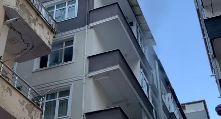Din görevlileri sitesinde yangın: Evcil hayvanlarıyla birlikte binayı terk ettiler