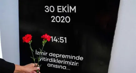 İzmirli belediye başkanları 30 Ekim İzmir depremini hüzünle andı