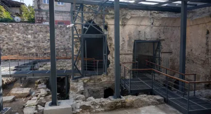 Konak’ta Kıllıoğlu Hamamı restorasyonunun ardından sanatla hayat buluyor