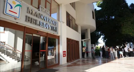 Manavgat Belediyesi'nde yolsuzluk operasyonu: 3 şüpheli tutuklandı