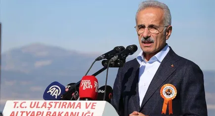 Bakan Uraloğlu: Vatandaşa hizmet etmekle kalmayacağız, gönlüne de gireceğiz