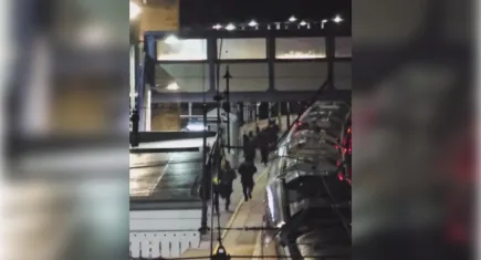 İngiltere’de trende bıçaklı saldırı: 10 yaralı