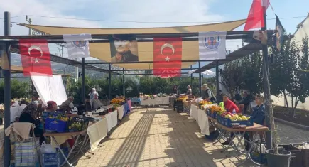 Efes Selçuk’ta Üretici Pazarı bereketi: Doğal ürünler tüketiciyle buluşuyor