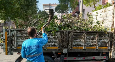Gaziemir’de bahçe atıkları randevulu sistemle adresten alınıyor