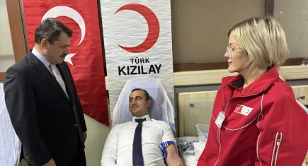 İzmir Adliyesi çalışanlarından Kızılay’a kan bağışı