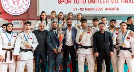 İzmir Büyükşehir Belediyesi Judo Takımı namağlup şampiyon