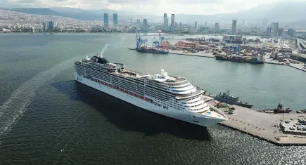 İzmir’e yılın ilk 10 ayında 66 bin kruvaziyer turisti geldi