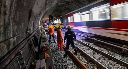 İzmir Metrosunda gece mesaisi: Hedef 700 metre ray değişimi