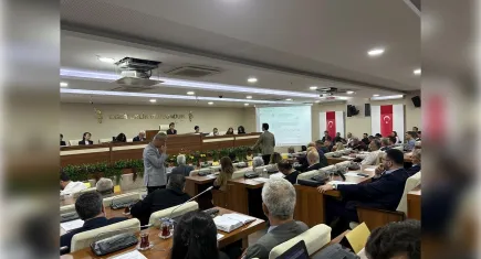 Karabağlar Meclisi’nde gergin oturum: Belediye sizin pasaportunuz değil